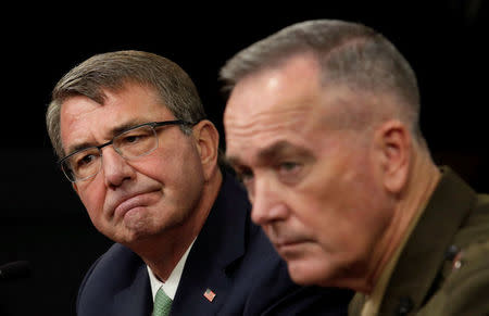 U.S. Secretary of Defense Ash Carter (L) and Chairman of the Joint Chiefs of Staff General Joseph F. Dunford hold a joint news conference at the Pentagon in Washington, U.S. July 25, 2016. REUTERS/Yuri Gripas