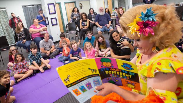 Rich Kuntz, also known as Gidget, reads to children during Drag Queen Story Hour on March 21, 2019. The LGBT+ Center Orlando canceled a weekend drag queen story hour for children after receiving online threats. (Photo: Sarah Espedido/Orlando Sentinel/Tribune News Service via Getty Images)