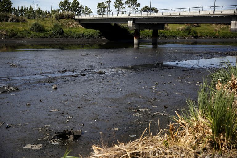 Asi se ven las aguas en algunos tramos del Río Reconquista