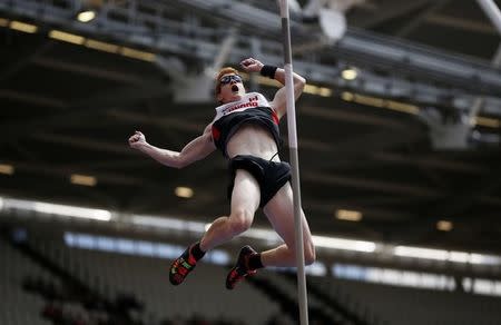 Athletics - IAAF Diamond League 2015 - Sainsbury&#39;s Anniversary Games - Queen Elizabeth Olympic Park, London, England - 25/7/15Canada&#39;s Shawn Barber in action during the men&#39;s pole vault finalReuters / Phil Noble