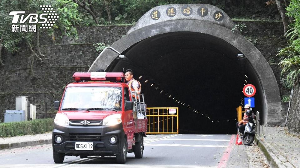 稍早尋獲砂卡礑步道有2人遭到掩埋。（圖／胡瑞麒攝）