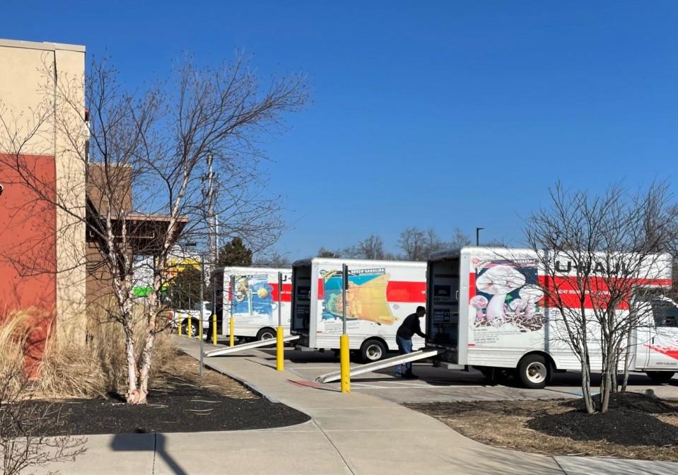 Outback Steakhouse in Seabrook closed for good on Friday. U-Haul trucks were seen outside the restaurant at 712 Lafayette Road (Route 1) Monday, with crews moving out equipment and furniture.