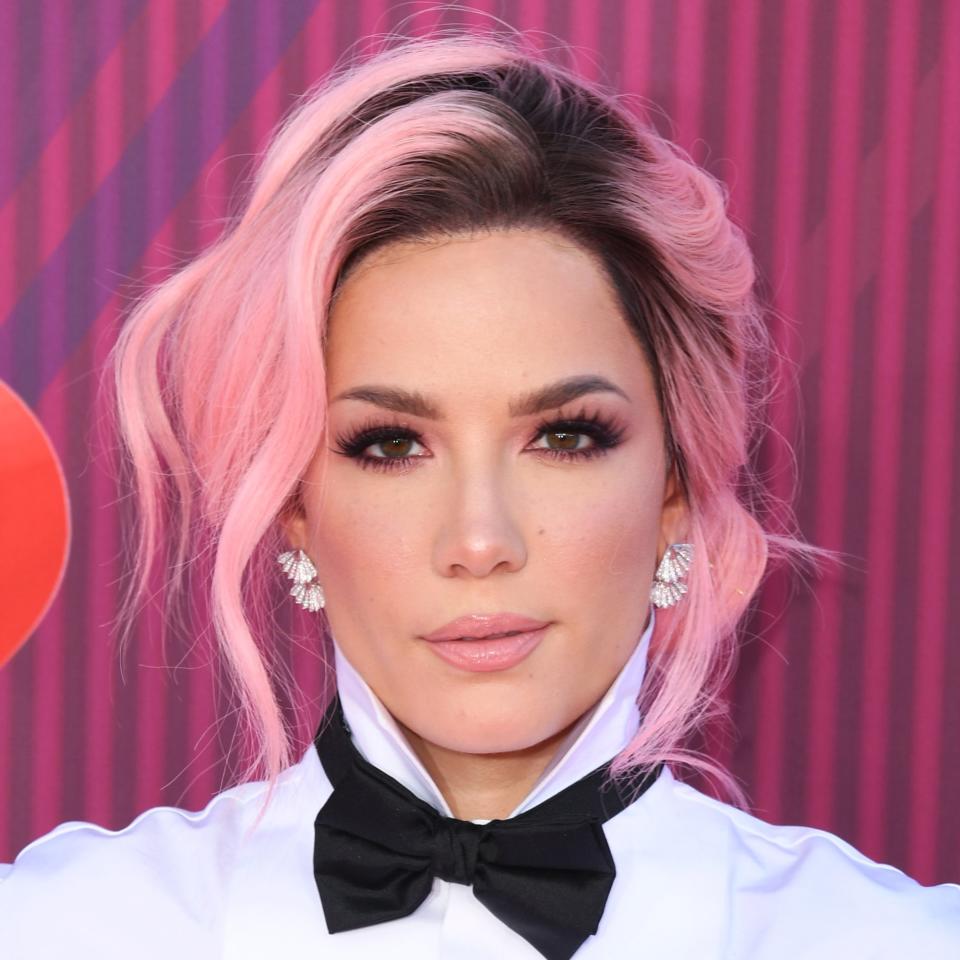 Halsey: Pretty In Pink