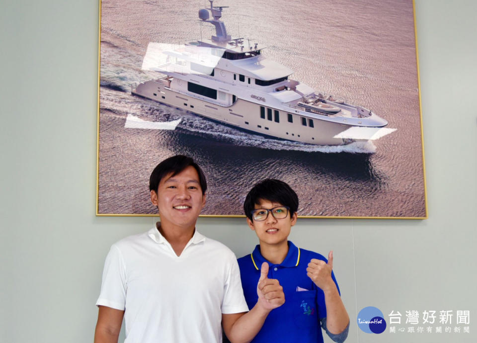 唐榮遊艇工業公司執行長許伯榮(左)肯定游慧蓉(右)的表現，打算升任她為儲備幹部。