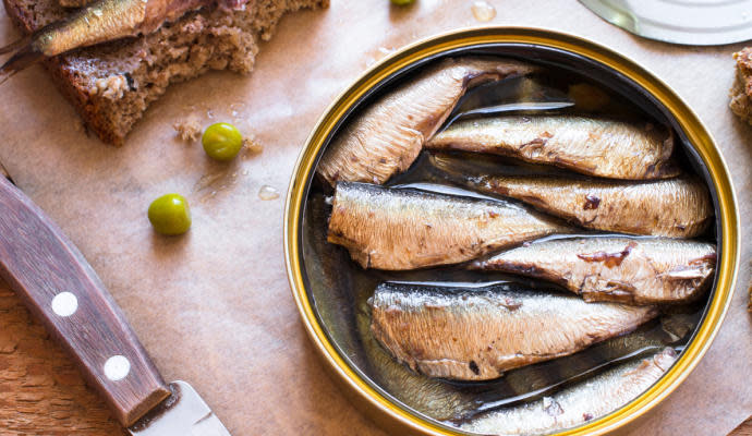 No todos los enlatados son malos. La sardina es una fuente de ácidos omega 3 que ayudan a cuidar nuestro organismo. (Foto: Getty)