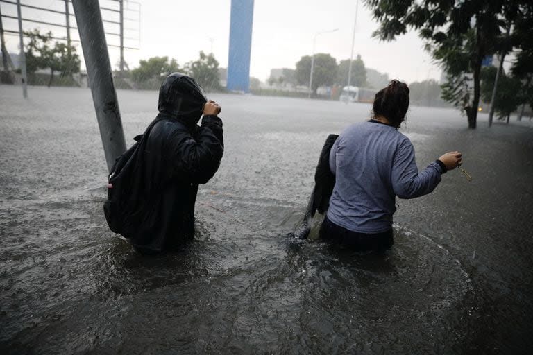 Calles inundadas en Avellaneda durante la tormenta de este martes