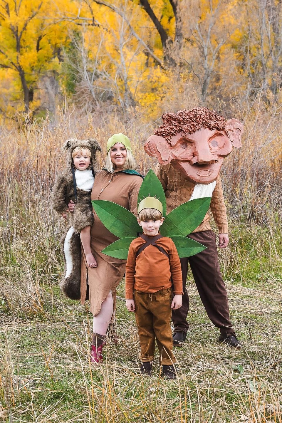 best family halloween costumes woody hazel and lil pip