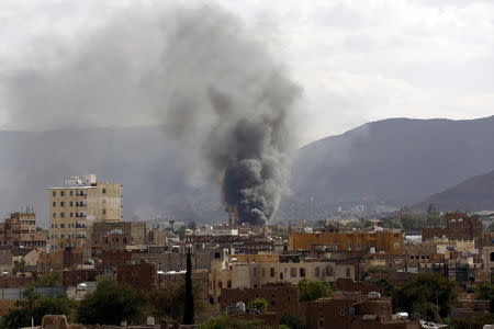 FILE PHOTO: Smoke rises from a military base after it was hit by Saudi-led air strikes in Yemen's capital Sanaa, September 10, 2015. REUTERS/Khaled Abdullah