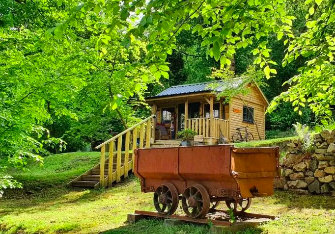 3) Miners Log Cabin, Blaina