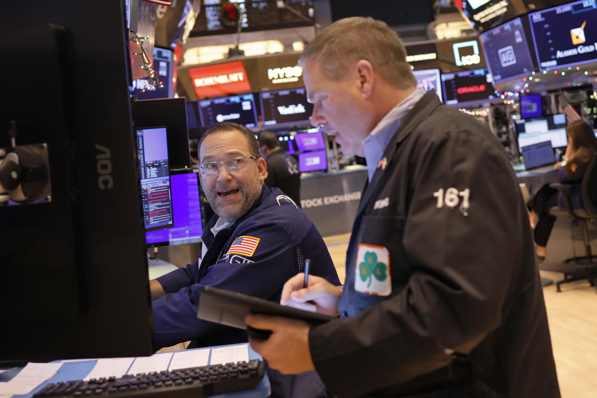 Dow Jones rises to record high, stocks rise after Fed previews interest rate cuts