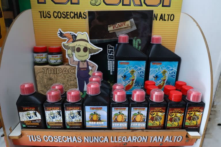 La mayoría de los locales tiene salida a la calle y expone su mercadería en vidrieras y mostradores