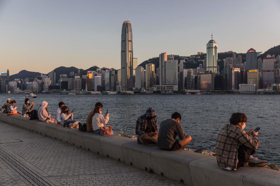 政府「緊急警示系統」透過發射站向全港市民手機發警示。(Photo by DALE DE LA REY / AFP) (Photo by DALE DE LA REY/AFP via Getty Images)