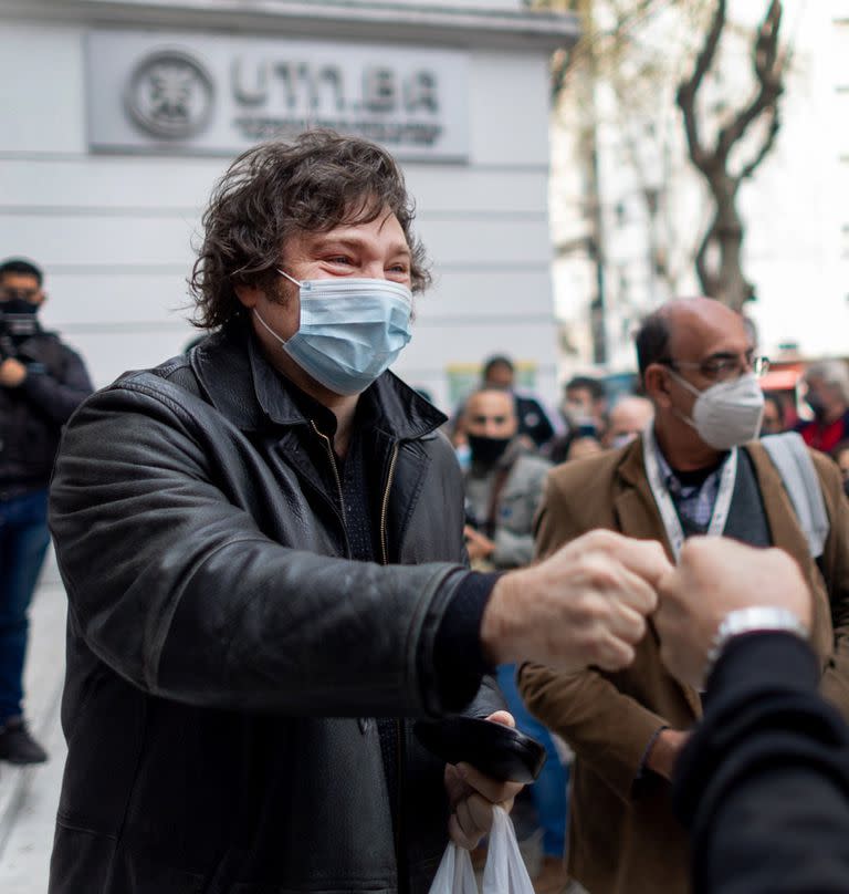 Javier Milei denunció a periodistas que lo cuestionaron.