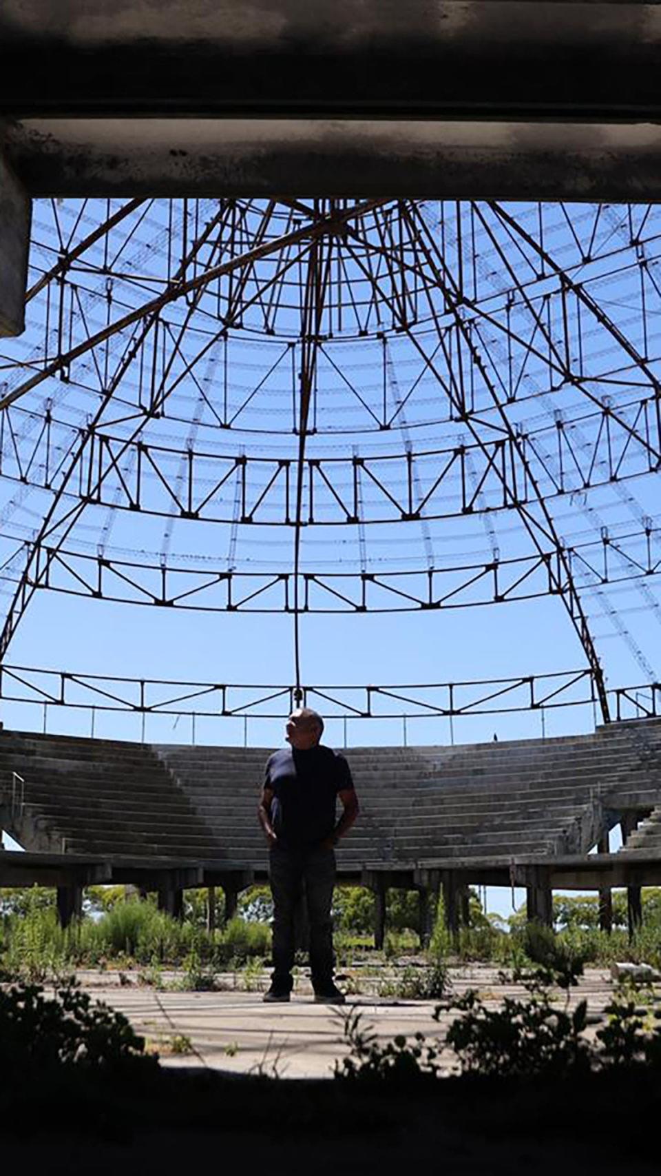 Estadio abandonado en San Bernardo