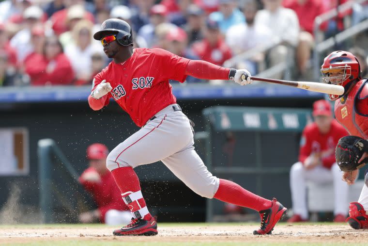 前波士頓紅襪農場大物卡斯提歐（Rusney Castillo）與國民簽約。法新社