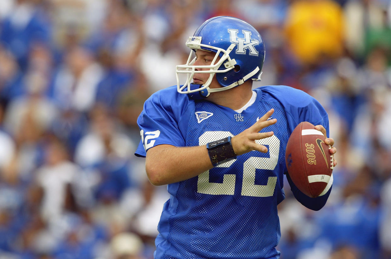 LEXINGTON, KY - SEPTEMBER 27:  Quarterback Jared Lorenzen #22 of Kentucky looks for the open receiver against Florida on September 27, 2003 at Commonwealth Stadium in Lexington, Kentucky.  Florida won 24-21.  (Photo by Andy Lyons/Getty Images)