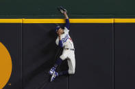 Los Angeles Dodgers right fielder Mookie Betts robs Atlanta Braves' Freddie Freeman of a home run during the fifth inning in Game 7 of a baseball National League Championship Series Sunday, Oct. 18, 2020, in Arlington, Texas. (AP Photo/Tony Gutierrez)