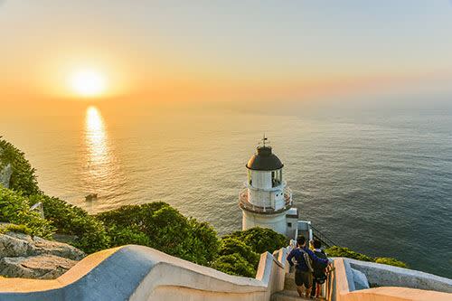 馬祖東引燈塔夕照。（圖／五福旅遊提供）