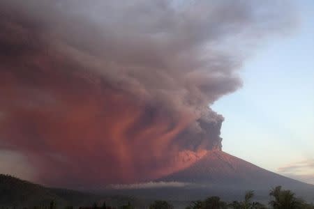 Indonesia's Mount Agung volcano erupts as seen from Amed, Karangasem, Bali, Indonesia November 26, 2017. REUTERS/Jose Colreavy