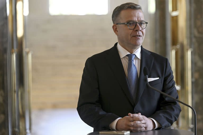 El presidente del Partido de la Coalición Nacional, Petteri Orpo, se dirige a su conferencia de prensa en el Parlamento finlandés en Helsinki, Finlandia, el 20 de junio de 2023, luego de que el parlamento lo eligiera como nuevo primer ministro