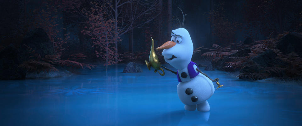 Olaf recreating Aladdin (Disney+)