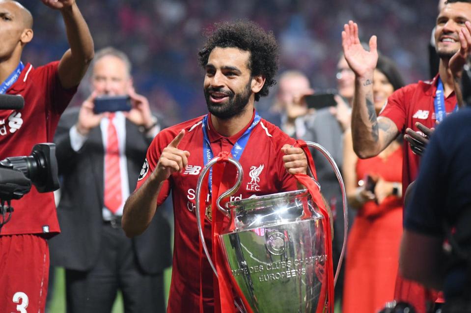 <span class="caption">El jugador del Liverpool FC Mohamed Salah fotografiado con la copa de la UEFA Champions League 2018/19 en Madrid el 1 de junio de 2019.</span> <span class="attribution"><a class="link " href="https://www.shutterstock.com/es/image-photo/madrid-spain-june-1-2019-mohamed-1608670885" rel="nofollow noopener" target="_blank" data-ylk="slk:Shutterstock / Cosmin Iftode">Shutterstock / Cosmin Iftode</a></span>