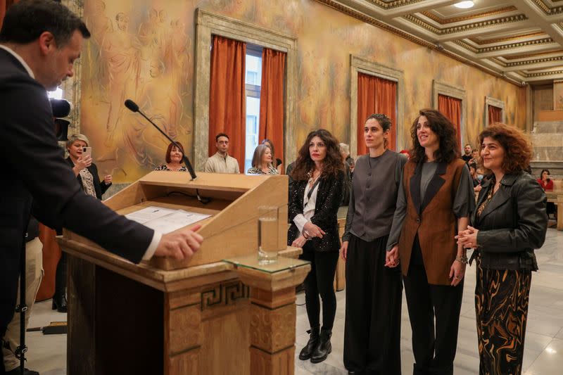 Danai Deligiorgi and Alexia Beziki marry at the Athens Town Hall