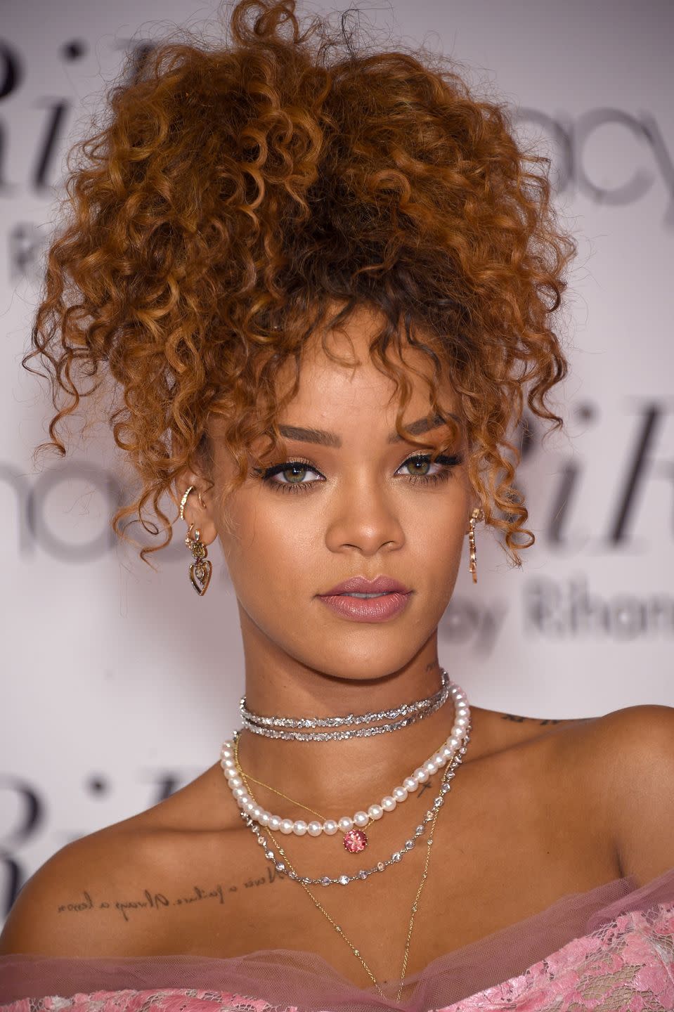 Curly Hairstyles: Rihanna