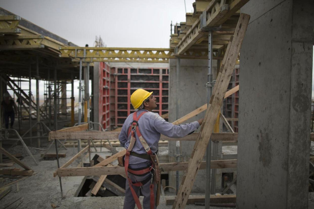 Finalmente, mañana vuelven las obras cerca de finalizarse en la Ciudad y en la provincia habilitan construcciones pequeñas y las de mayor envergadura para mitigación de riesgos 