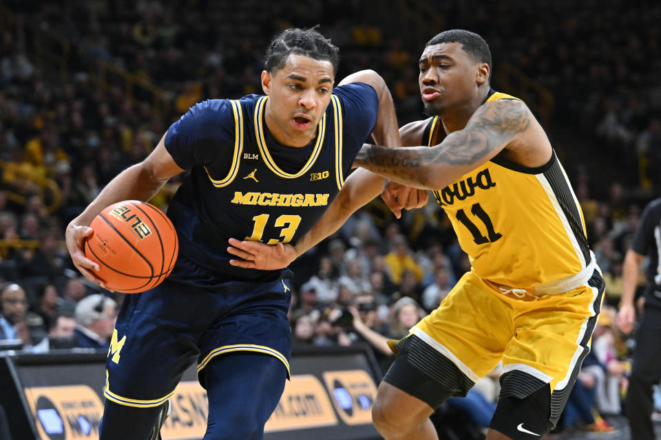 Michigan guard Jett Howard goes to the basket as Iowa guard Tony Perkins defends during the first half at Carver-Hawkeye Arena in Iowa City, Iowa, on Jan. 12, 2023. (Jeffrey Becker/USA TODAY Sports)