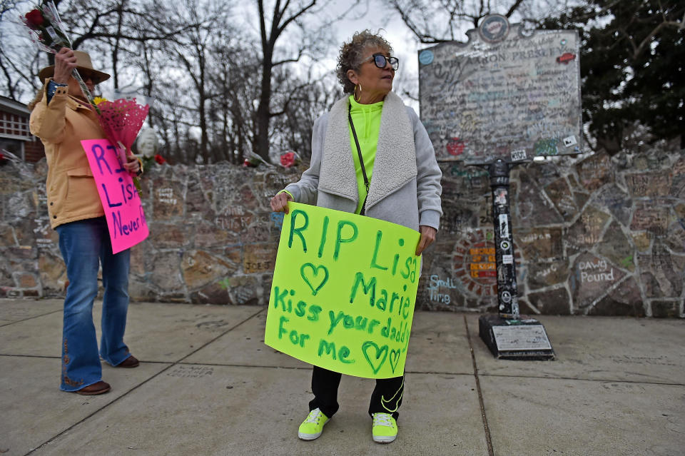 Stephanie Inge holds a sign outside Graceland to pay respects to Lisa Marie Presley on Jan. 13, 2023 in Memphis, Tennessee. / Credit: / Getty Images