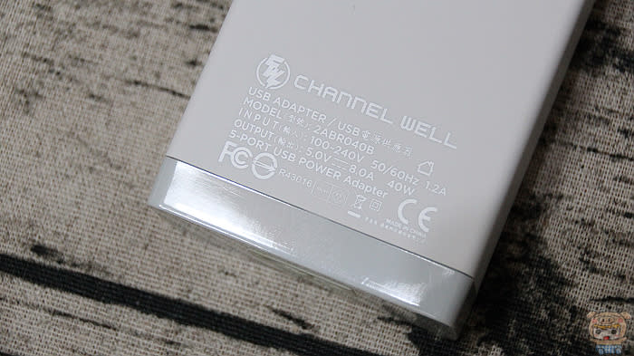 高品質、效能佳、安全有保障，CHANNEL WELL 僑威科技 40W 5埠USB充電器、QC3.0快充 單埠USB充電器、桌上型雙USB埠無線充電器開箱評測！