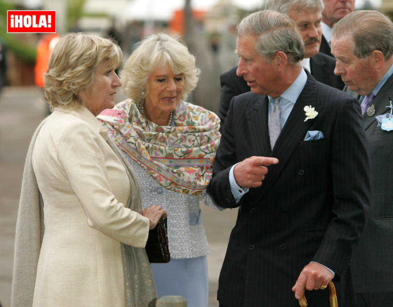 Carlos y Camilla con Annabel Elliot 