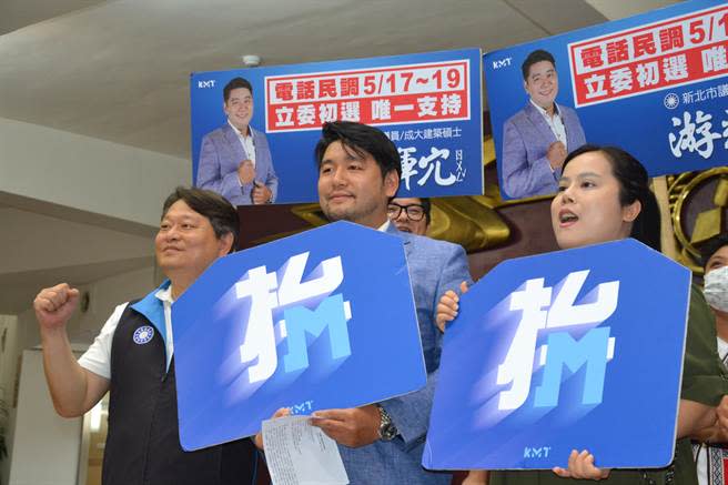 游輝宂今在新北市議會開記者會，展現參選中和區立委的態度，市議員邱烽堯、宋雨蓁也一同站台。（蔡雯如攝）