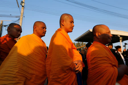 Buddhist monks stand while they are blocked by Thai police to enter at gate of Dhammakaya temple in Pathum Thani province, Thailand February 16, 2017. REUTERS/Jorge Silva