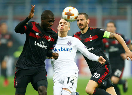 Soccer Football - Europa League - AC Milan vs FK Austria Wien - San Siro, Milan, Italy - November 23, 2017 AC Milan's Cristian Zapata and Leonardo Bonucci in action with Austria Vienna's Christoph Monschein REUTERS/Alessandro Garofalo