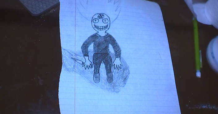 Este es uno de los dibujos encontrados en el dormitorio de Aiden Fucci durante la investigación de la muerte a puñaladas de Tristyn Bailey.  Fue presentado durante su fase de sentencia el 21 de marzo de 2023.