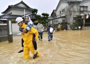 <p>Residents are evacuated to a safer place from floodwaters caused by heavy rains in Kurashiki, Okayama prefecture, southwestern Japan, Saturday, July 7, 2018. (Photo: Koki Sengoku/Kyodo News via AP) </p>