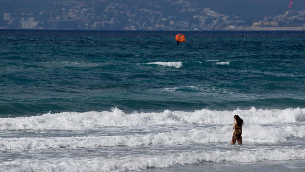 Noch ist dieser Strand von Arenal auf Mallorca leer, aber bald kommen wohl viele deutsche Touristen.