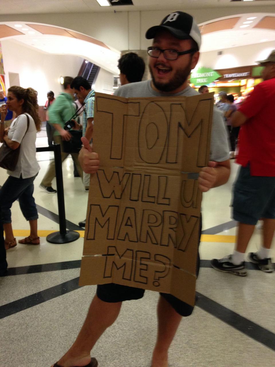 „TOM – WILL U MARRY ME?“