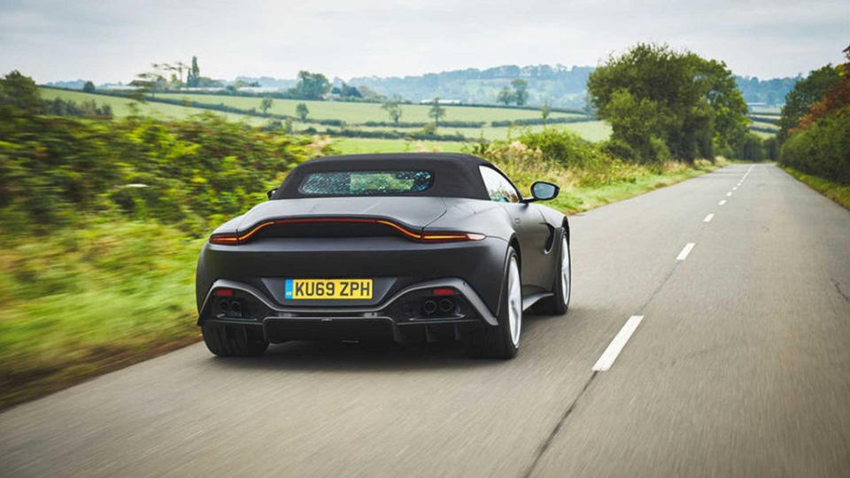 炒熱度！ASTON MARTIN讓Vantage Roadster樣貌提前曝光