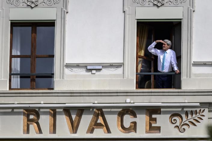 US Secretary of State John Kerry looks out of the window of his room at the Beau-Rivage Palace hotel during a break in Iran nuclear talks in Lausanne, Switzerland, on April 1, 2015 (AFP Photo/Fabrice Coffrini )