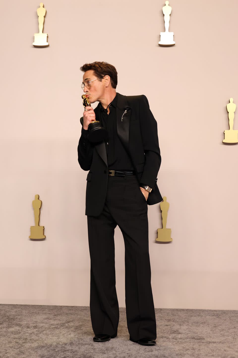 hollywood, california march 10 robert downey jr, winner of the best actor in a supporting role award for poses in the press room during the 96th annual academy awards at ovation hollywood on march 10, 2024 in hollywood, california photo by john shearerwireimage
