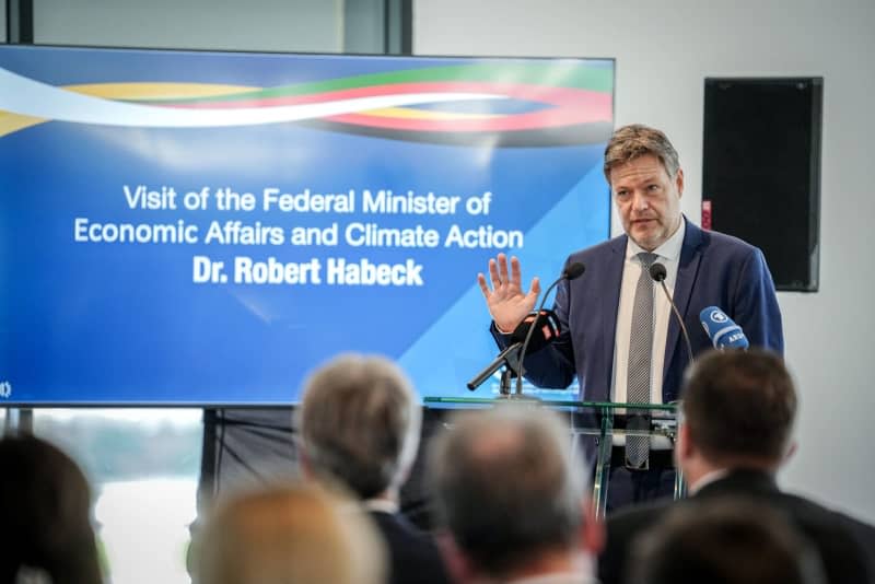 German Vice-Chancellor and Minister for Economic Affairs and Climate Protection Robert Habeck, speaks at GUtech University, during an official visit to Oman. Kay Nietfeld/dpa