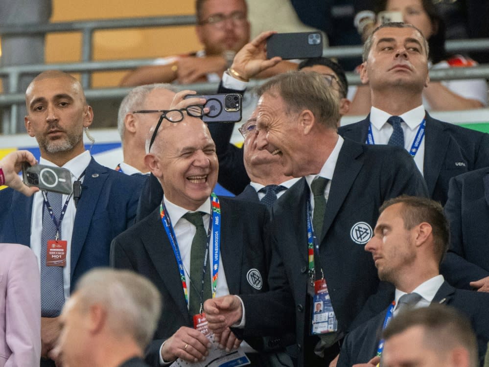 Neuendorf mit DFB-Vize Hans-Joachim Watzke in München (IMAGO/Matthias Koch)