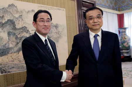 Japanese Foreign Minister Fumio Kishida (L) shakes hands with China's Premier Li Keqiang during a meeting at Zhongnanhai in Beijing, China, April 30, 2016. REUTERS/Jason Lee