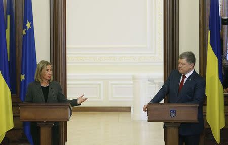 Ukrainian President Petro Poroshenko (R) and European Union Foreign Policy Chief Federica Mogherini attend a news briefing after the talks in Kiev, Ukraine March 12, 2018. REUTERS/Valentyn Ogirenko