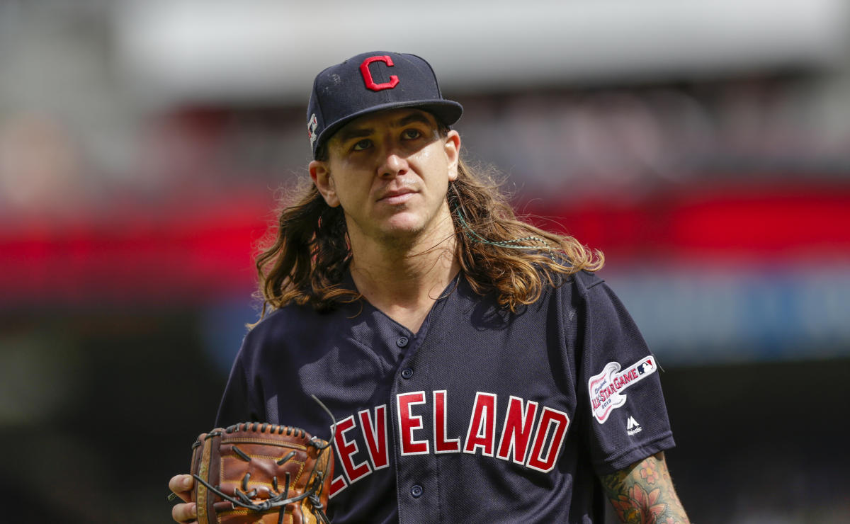 Mike Clevinger forced to change gloves after first inning against Angels -  Covering the Corner