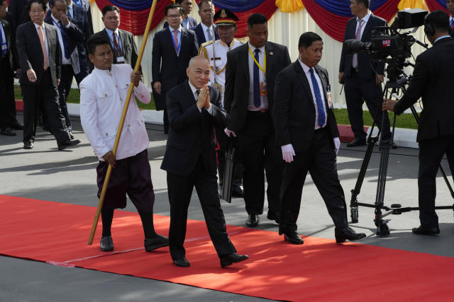 New faces in Cambodia's parliament as king welcomes incoming lawmakers -  ABC News