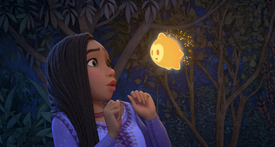 En esta imagen proporcionada por Disney, Asha, con la voz de Ariana DeBose, en una escena de la película animada "Wish". (Disney vía AP)